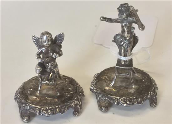 Pr silver cherub ornaments